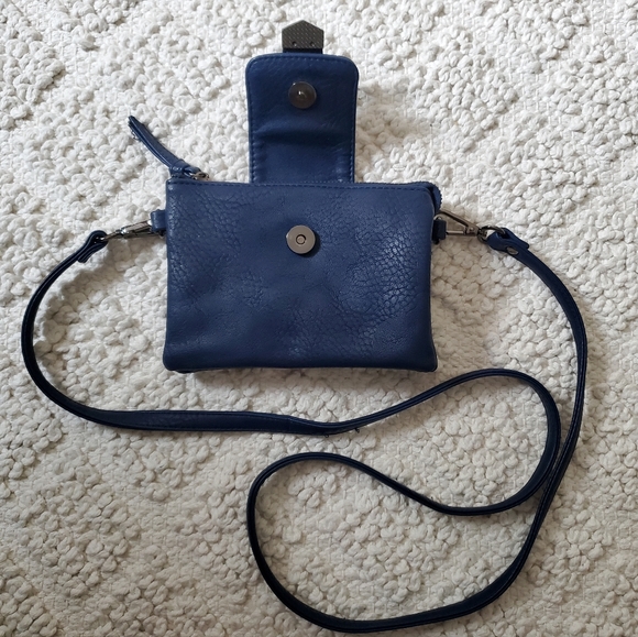 Charming Charlie Crossbody Bag - Picture 3 of 9